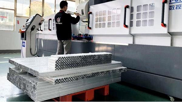 鋁型材框架的穩(wěn)定性由什么決定的？